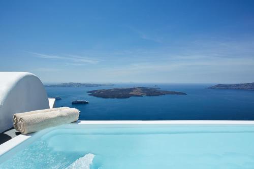 Firostefani Villa Sleeps 5 With Pool And Air Con