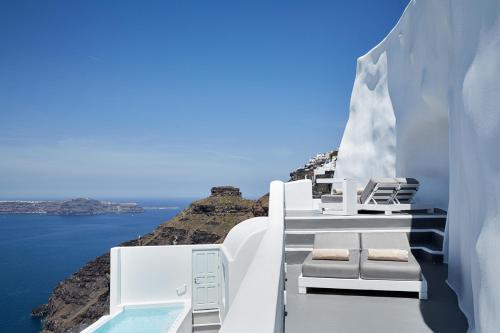 Firostefani Villa Sleeps 5 With Pool And Air Con