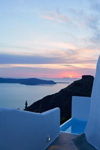 Firostefani Villa Sleeps 5 With Pool And Air Con