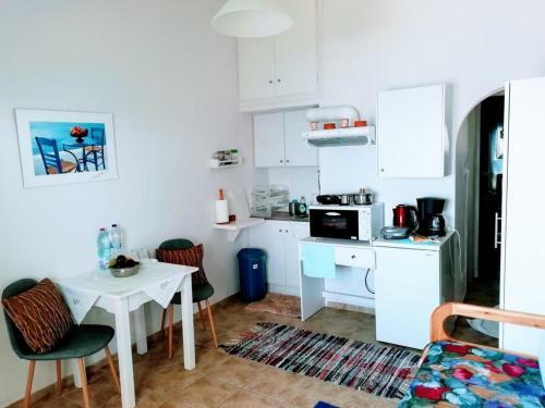 Breezy Holiday Home In Paros At Beach
