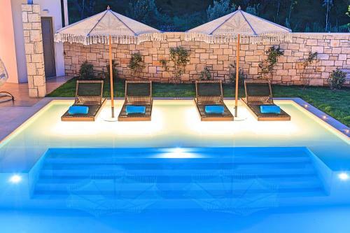 Blue Lake Villa Heated Pool
