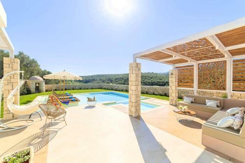 Blue Lake Villa Heated Pool