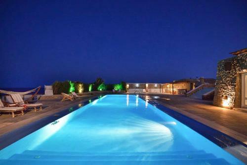 Paraga Villa Sleeps 20 With Pool And Air Con