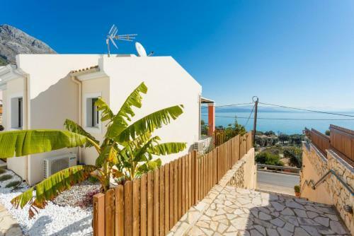 Akti Barbati Villa Tria