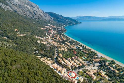 Akti Barbati Villa Tria