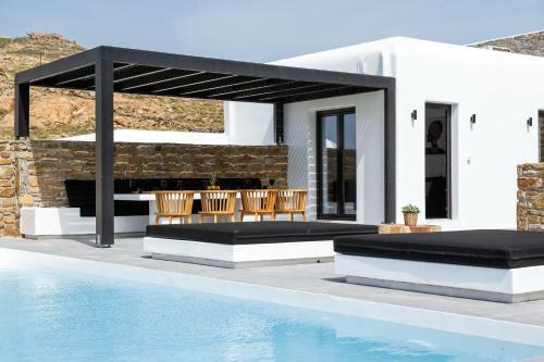Hotel Ftelia Black Villas