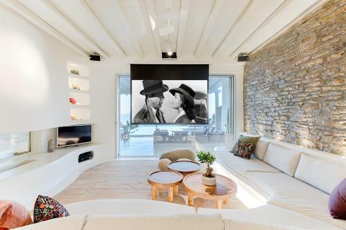 Villa In Elia Sleeps 14 Includes Swimming Pool And Air Con 8