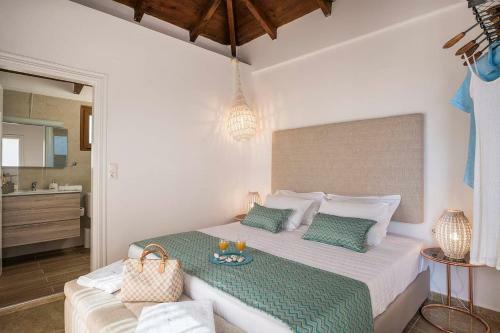 Tersanas Luxury Three-bedroom Villas