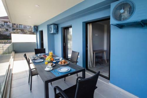 Endless Blue Luxury Apartment