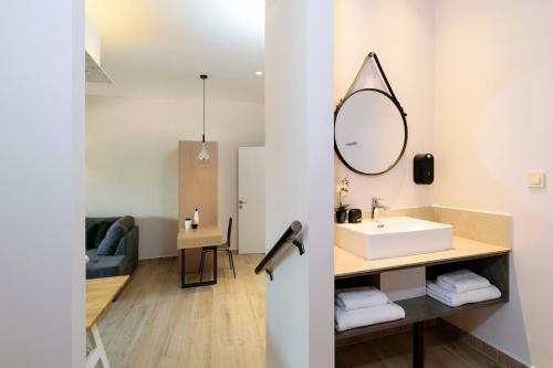 Iliana Apartments