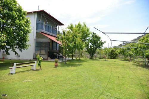 Hostal Ziourkas Apartments