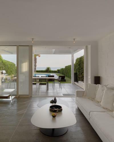 Luxurious Beachfront Villa Maira