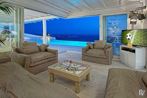 Faros Armenistis Villa Sleeps 16 With Pool And Air Con