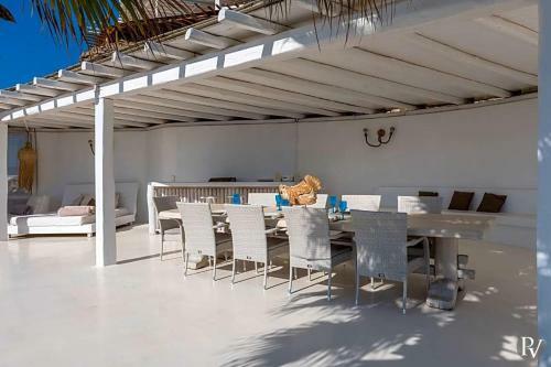 Faros Armenistis Villa Sleeps 18 With Pool And Air Con
