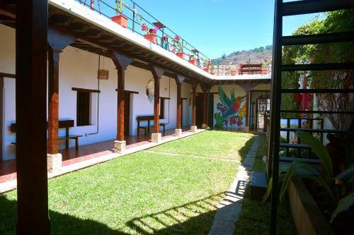 Hostal Tzunun Hostel