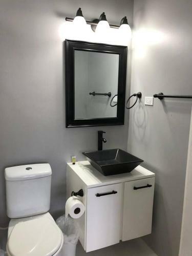 Le Zo Vacations - Spacious Modern Apartment With Patio