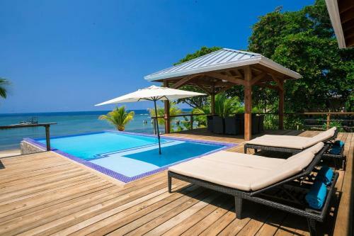 Vivaro Roatan Beachfront
