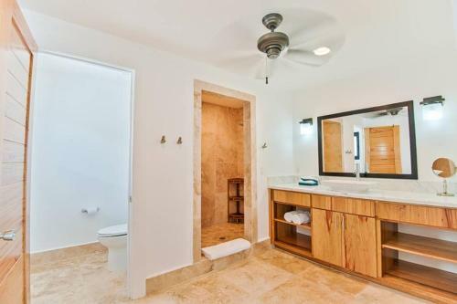 Villa Vivaro Roatan North House