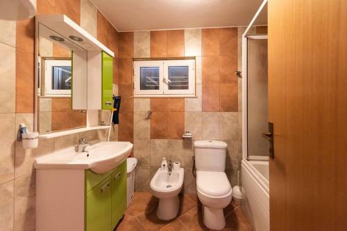 Hostal Apartments Karen