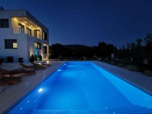 Luxury Villa Reina