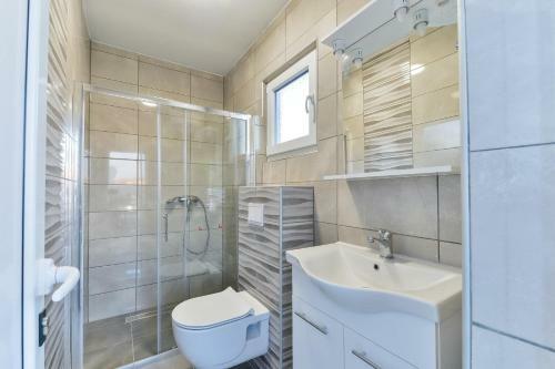 Crowonder Smile Villa