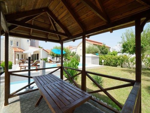 Luxurious Villa In Vir With Swimming Pool