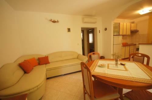 Holiday Home Vinka (139-2)