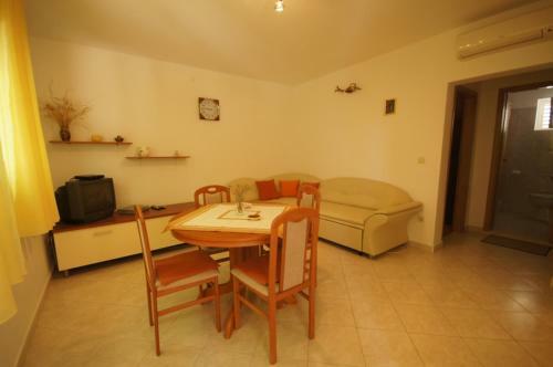Holiday Home Vinka (139-2)