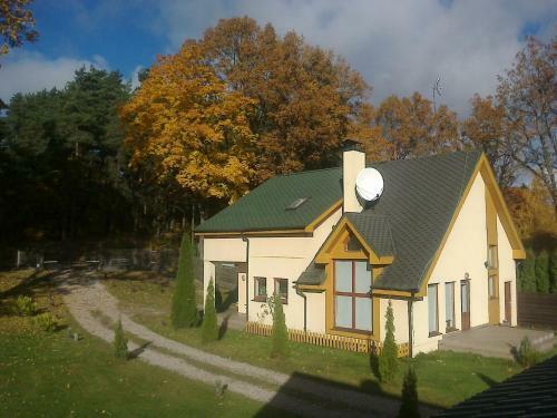 Forest Edge Lodge And House