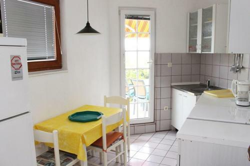 Beachfront Apartment Nika Srima