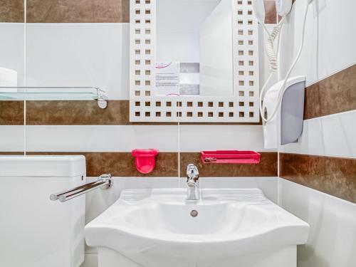 Spacious Holiday Home In Vukovar With Swimming Pool