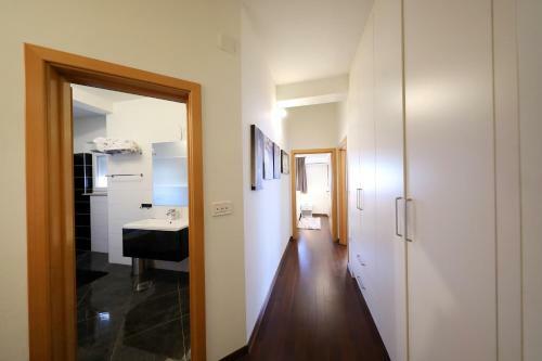 Bellevue Hill Apartment