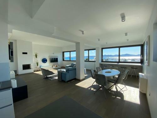 Apartamentos The View Luxury Residence With Pool