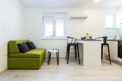2sis Apartments