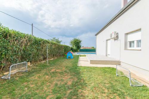 House Cherry Garden