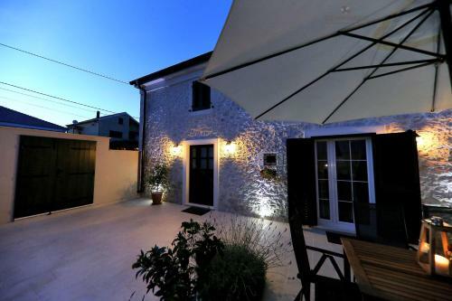 Extraordinary Villa Mari- Crowonder Group