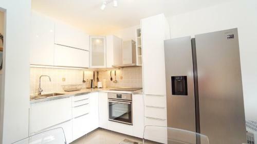 Apartment Sandy Beach Zambrattia