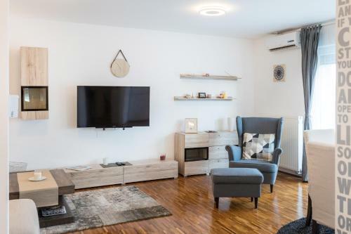 Spacious 2bdr Apartment With Beautiful Terrace