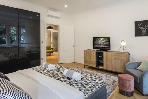 Spacious 2bdr Apartment Few Steps From City Center