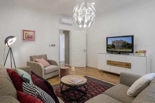 Spacious 2bdr Apartment Few Steps From City Center