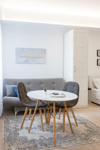 Apartamento 150sqm Main Square Apt!-4 Units-great For Groups!