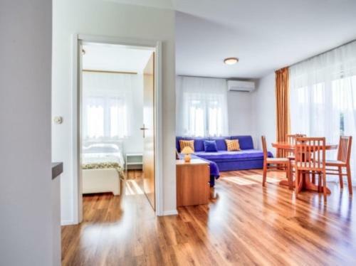 Hostal Apartments Siparis With Pool