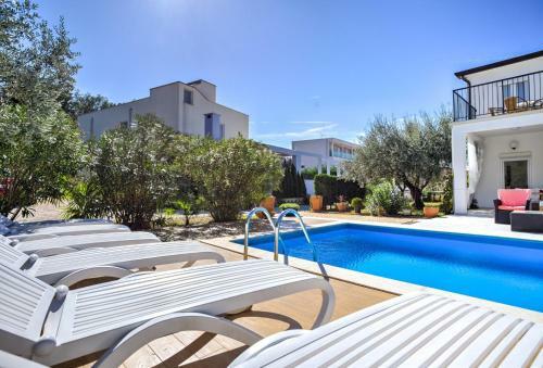 Hostal Apartments Siparis With Pool