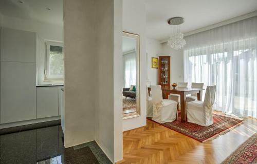 Hostal Apartments Siparis With Pool