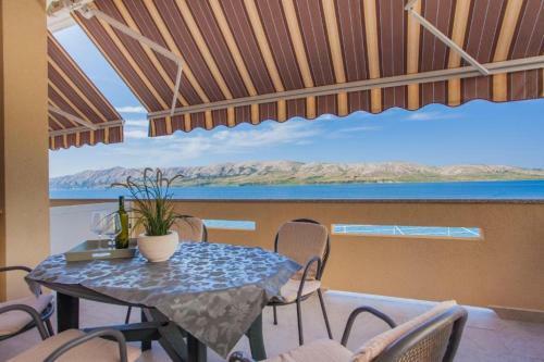 Hostal Beautiful Beachfront Apartments Komesic