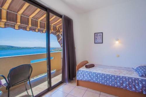 Hostal Beautiful Beachfront Apartments Komesic