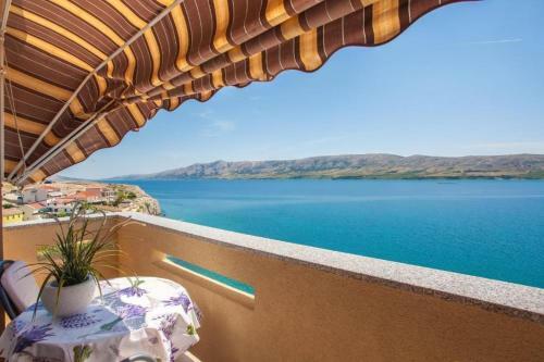 Hostal Beautiful Beachfront Apartments Komesic