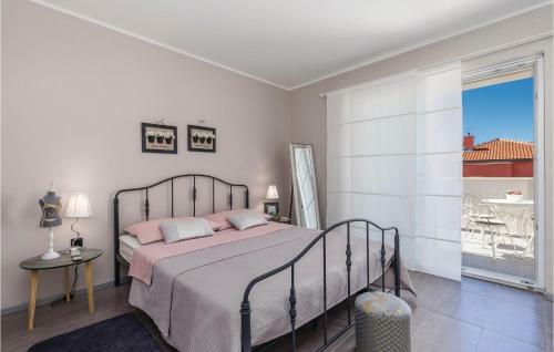 Three-bedroom Apartment In Barbat