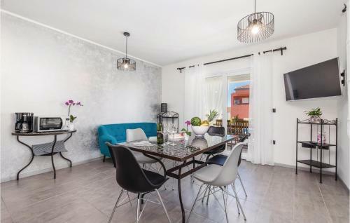 Three-bedroom Apartment In Barbat