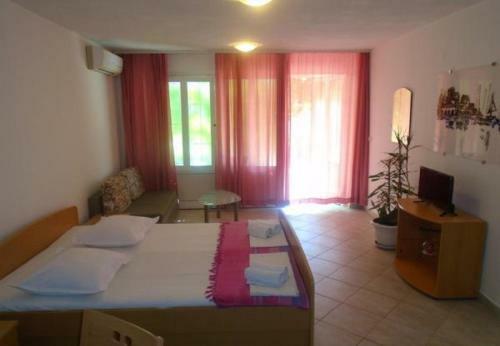 Apartments Josip - 150m From Beach